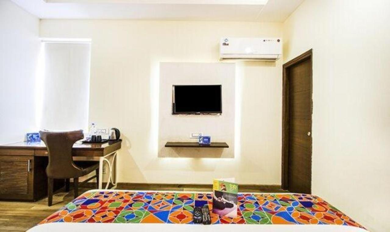 Fabhotel Royal Plaza Zirakpur Exterior photo