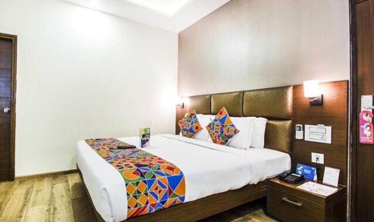 Fabhotel Royal Plaza Zirakpur Exterior photo