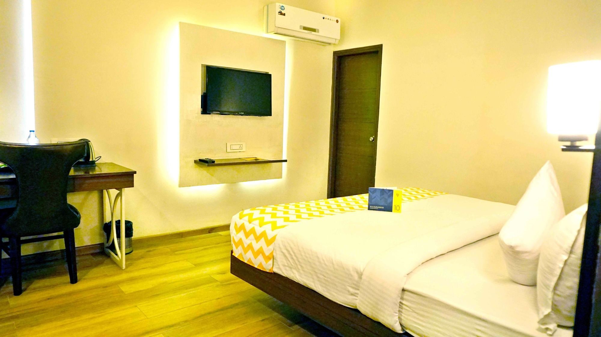 Fabhotel Royal Plaza Zirakpur Exterior photo
